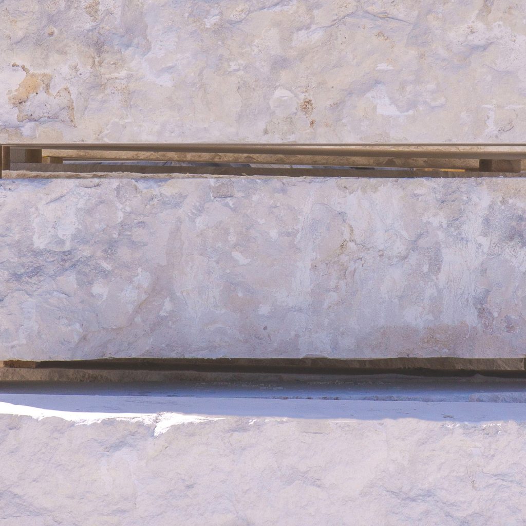 Rustic Light — bloco de calcário claro, split-face homogéneo.