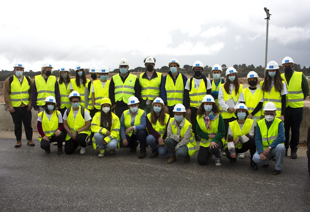 Ciência nas Férias IST — alunos em visita técnica à pedreira e laboratório da Filstone