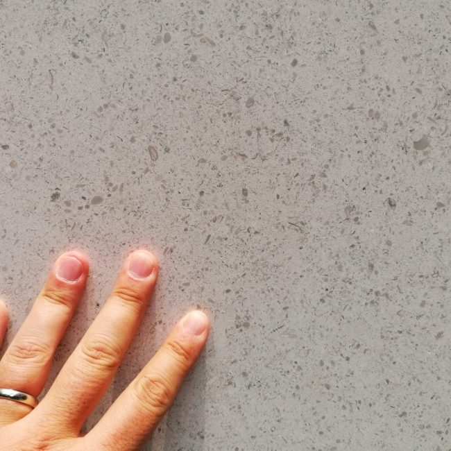 filstone limestone beije MG and grey m - grão médio grosso creme e grão médio cinza - Rosewood Hotel