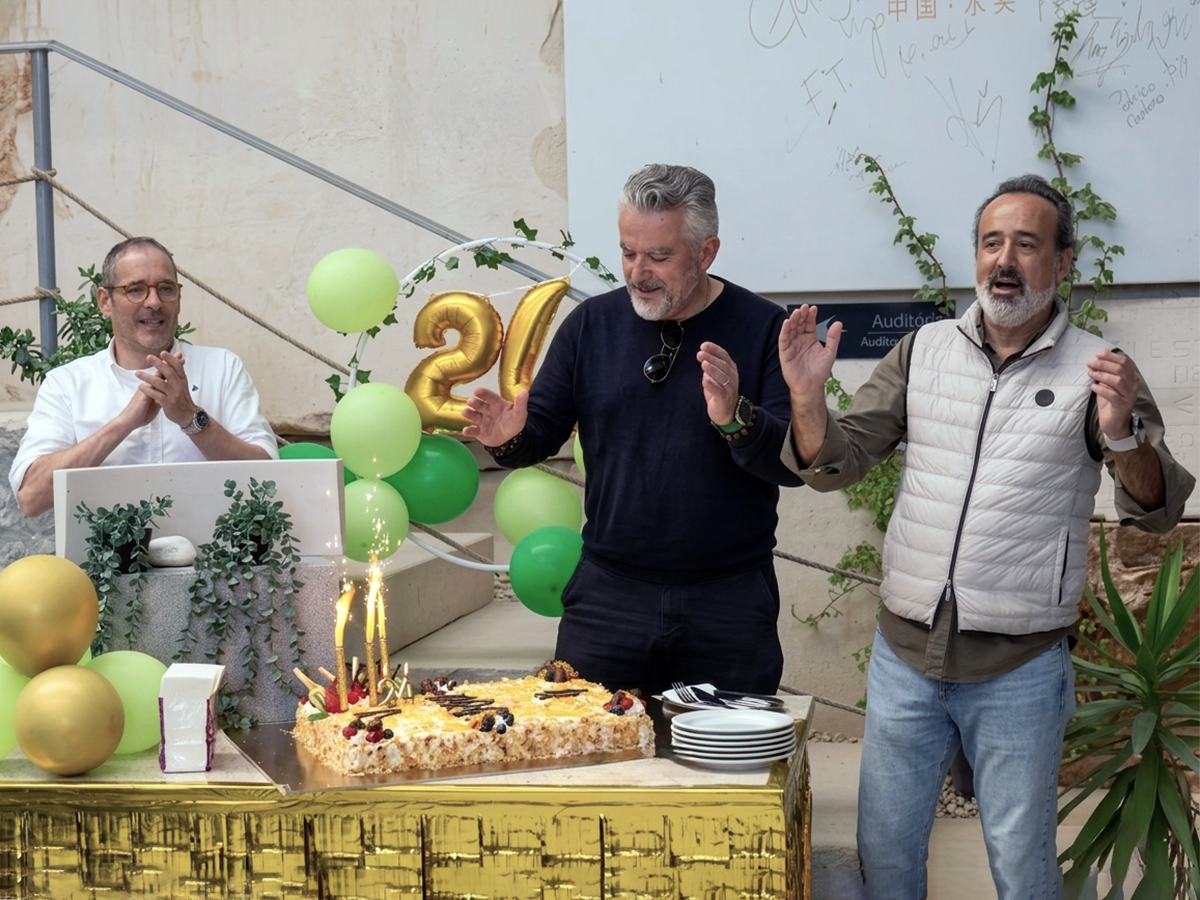 Momento de celebração do 24.º aniversário da Filstone com a direção
